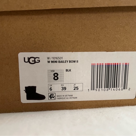NEW - Black Uggs - Picture 3 of 9